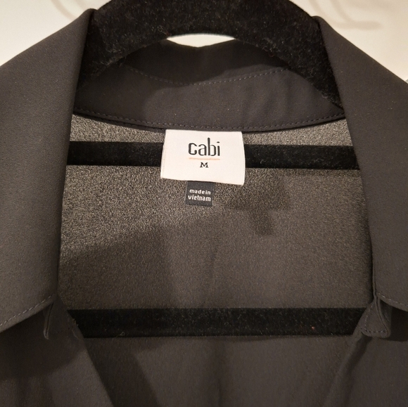 Cabi Women's Black Short-sleeve V-neck Point Collar Top (Size M) - Picture 2 of 6